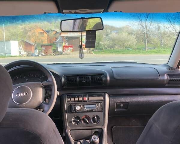 Зеленый Ауди А4, объемом двигателя 1.8 л и пробегом 362 тыс. км за 3150 $, фото 5 на Automoto.ua