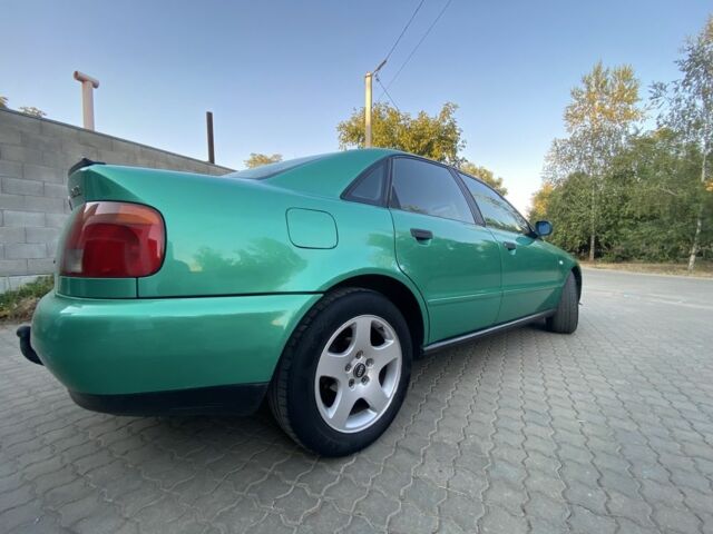 Зеленый Ауди А4, объемом двигателя 1.9 л и пробегом 350 тыс. км за 3800 $, фото 22 на Automoto.ua