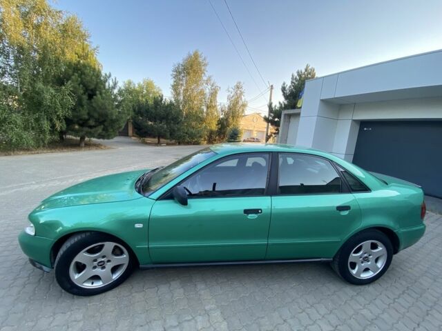 Зеленый Ауди А4, объемом двигателя 1.9 л и пробегом 350 тыс. км за 3800 $, фото 9 на Automoto.ua