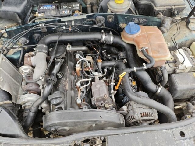 Зеленый Ауди А4, объемом двигателя 1.9 л и пробегом 420 тыс. км за 2000 $, фото 2 на Automoto.ua