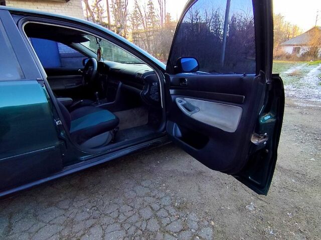 Зеленый Ауди А4, объемом двигателя 1.8 л и пробегом 260 тыс. км за 3300 $, фото 10 на Automoto.ua