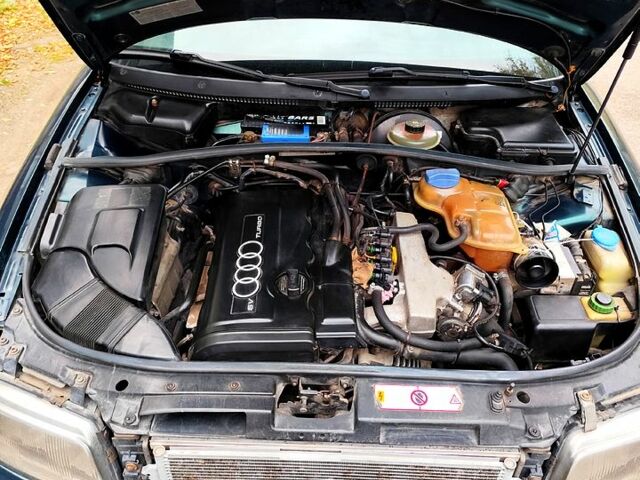 Зеленый Ауди А4, объемом двигателя 1.8 л и пробегом 320 тыс. км за 3600 $, фото 12 на Automoto.ua