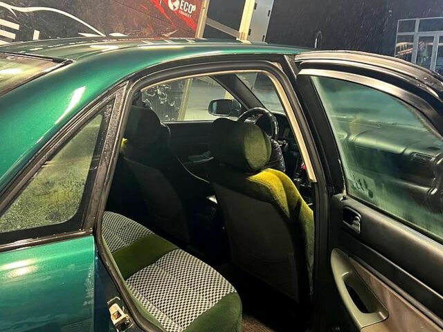 Зелений Ауді А4, об'ємом двигуна 1.8 л та пробігом 420 тис. км за 4000 $, фото 10 на Automoto.ua