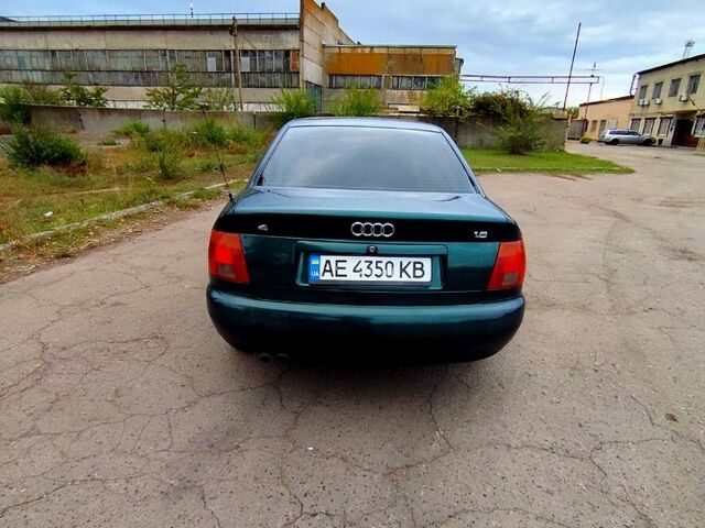Зеленый Ауди А4, объемом двигателя 1.8 л и пробегом 320 тыс. км за 3600 $, фото 4 на Automoto.ua