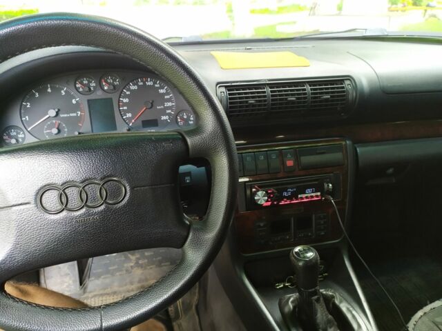 Зеленый Ауди А4, объемом двигателя 1.8 л и пробегом 385 тыс. км за 3600 $, фото 6 на Automoto.ua