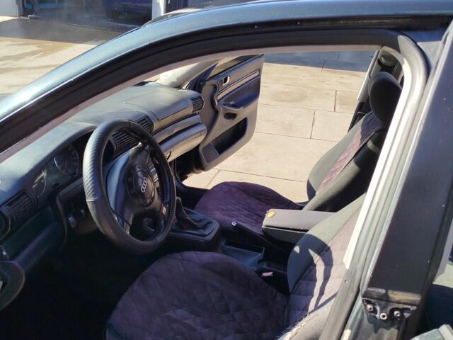 Зелений Ауді А4, об'ємом двигуна 1.9 л та пробігом 370 тис. км за 3300 $, фото 6 на Automoto.ua