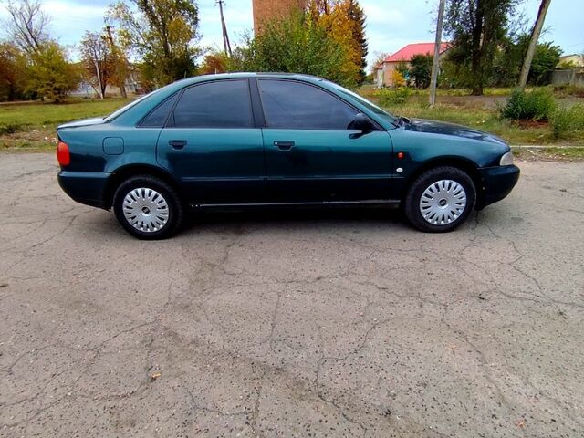 Зеленый Ауди А4, объемом двигателя 1.8 л и пробегом 320 тыс. км за 3600 $, фото 2 на Automoto.ua