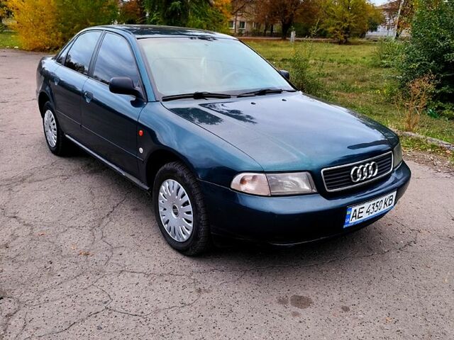 Зеленый Ауди А4, объемом двигателя 1.8 л и пробегом 320 тыс. км за 3600 $, фото 6 на Automoto.ua
