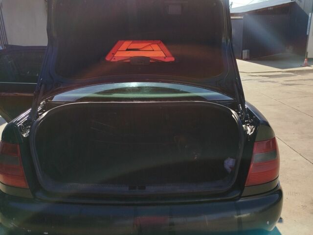 Зелений Ауді А4, об'ємом двигуна 1.9 л та пробігом 370 тис. км за 3300 $, фото 2 на Automoto.ua