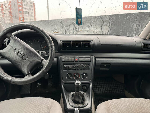 Зелений Ауді А4, об'ємом двигуна 1.8 л та пробігом 299 тис. км за 2350 $, фото 6 на Automoto.ua