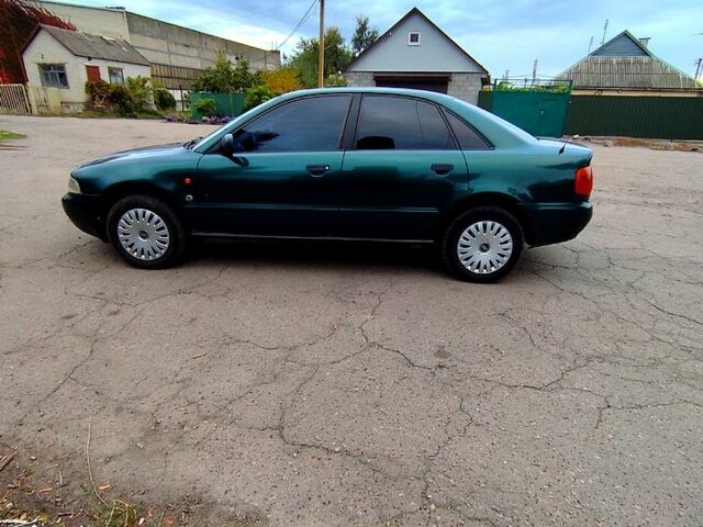 Зеленый Ауди А4, объемом двигателя 1.8 л и пробегом 320 тыс. км за 3600 $, фото 7 на Automoto.ua