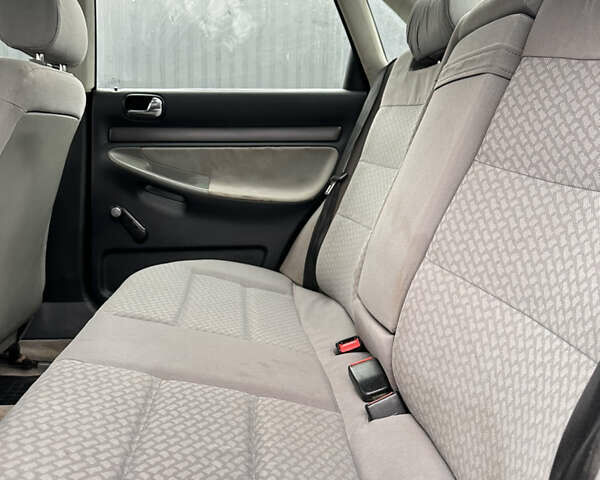 Зелений Ауді А4, об'ємом двигуна 1.8 л та пробігом 299 тис. км за 2350 $, фото 7 на Automoto.ua