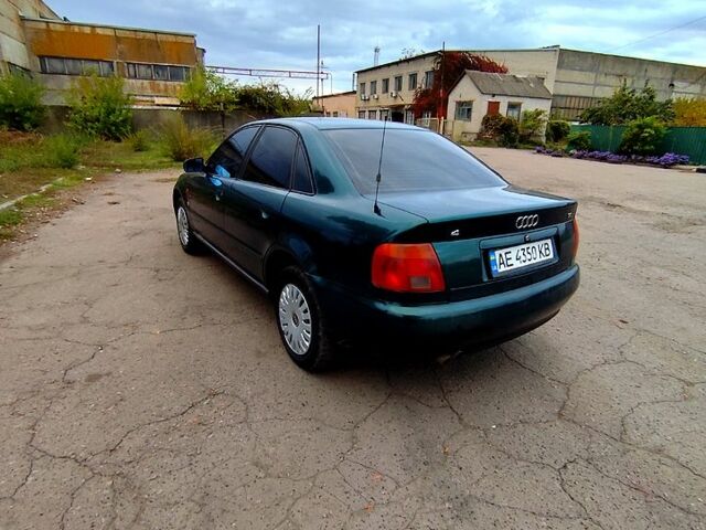 Зеленый Ауди А4, объемом двигателя 1.8 л и пробегом 320 тыс. км за 3600 $, фото 5 на Automoto.ua