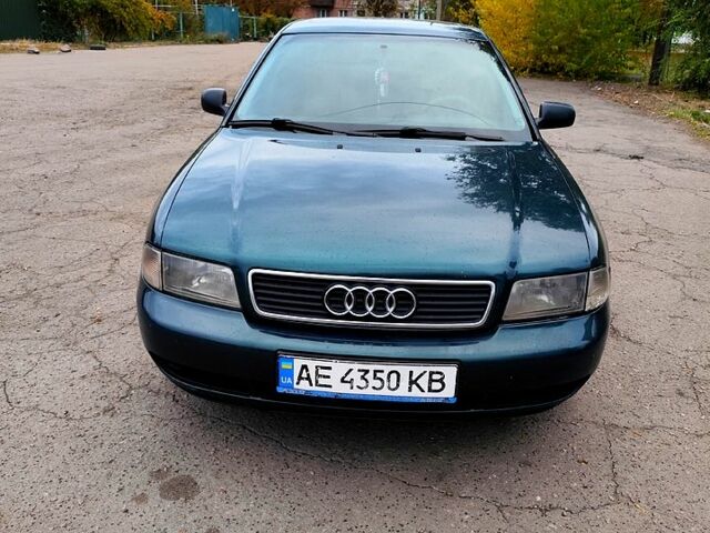 Зеленый Ауди А4, объемом двигателя 1.8 л и пробегом 320 тыс. км за 3600 $, фото 1 на Automoto.ua