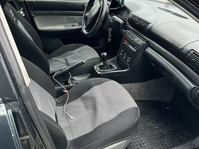 Зелений Ауді А4, об'ємом двигуна 1.8 л та пробігом 322 тис. км за 2199 $, фото 6 на Automoto.ua