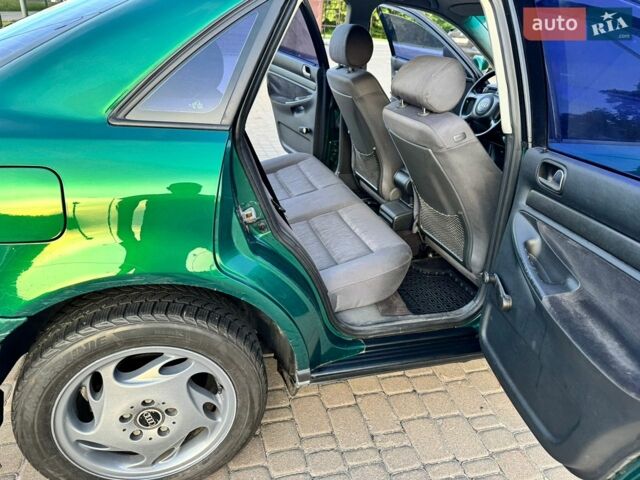Зелений Ауді А4, об'ємом двигуна 1.8 л та пробігом 250 тис. км за 2999 $, фото 15 на Automoto.ua