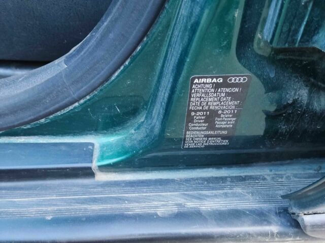 Зеленый Ауди А4, объемом двигателя 1.6 л и пробегом 270 тыс. км за 4900 $, фото 5 на Automoto.ua