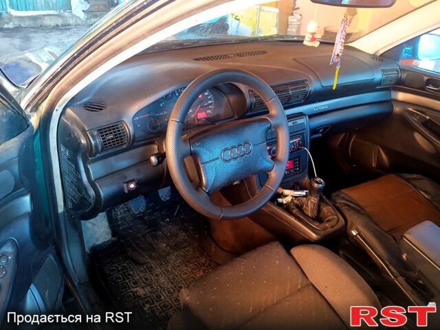 Зеленый Ауди А4, объемом двигателя 1.8 л и пробегом 221 тыс. км за 3300 $, фото 6 на Automoto.ua