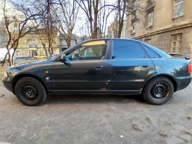 Зеленый Ауди А4, объемом двигателя 1 л и пробегом 347 тыс. км за 2500 $, фото 2 на Automoto.ua