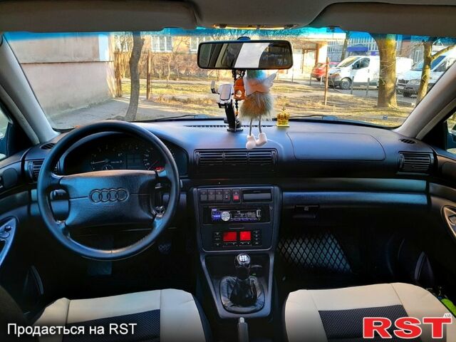 Зелений Ауді А4, об'ємом двигуна 1.6 л та пробігом 347 тис. км за 2600 $, фото 1 на Automoto.ua