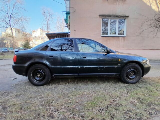 Зеленый Ауди А4, объемом двигателя 1 л и пробегом 347 тыс. км за 2500 $, фото 3 на Automoto.ua