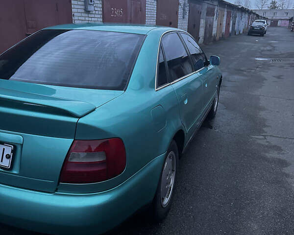Зеленый Ауди А4, объемом двигателя 1.8 л и пробегом 318 тыс. км за 3400 $, фото 3 на Automoto.ua