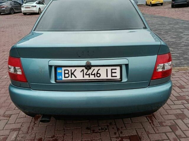 Зеленый Ауди А4, объемом двигателя 1.6 л и пробегом 292 тыс. км за 3000 $, фото 4 на Automoto.ua