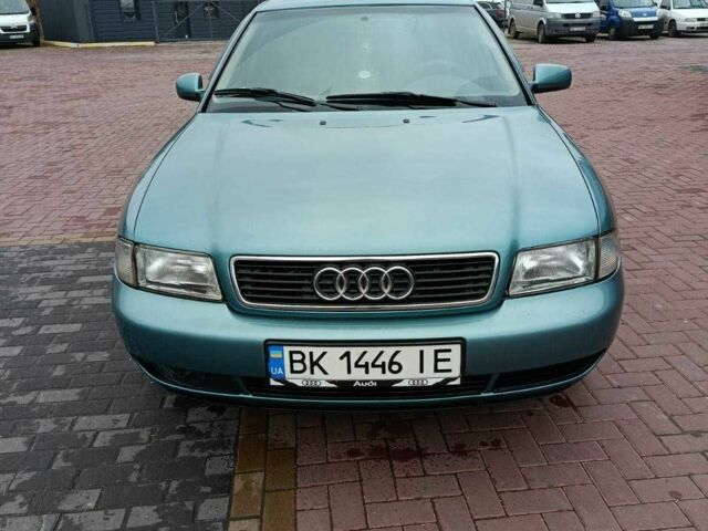 Зеленый Ауди А4, объемом двигателя 1.6 л и пробегом 292 тыс. км за 3000 $, фото 1 на Automoto.ua