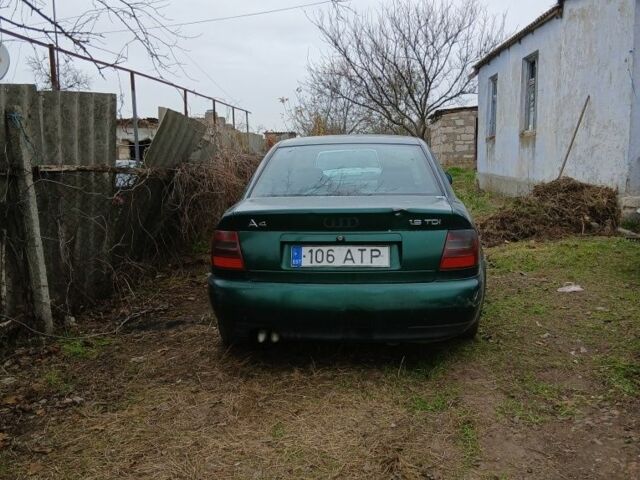 Зеленый Ауди А4, объемом двигателя 0 л и пробегом 300 тыс. км за 1000 $, фото 2 на Automoto.ua