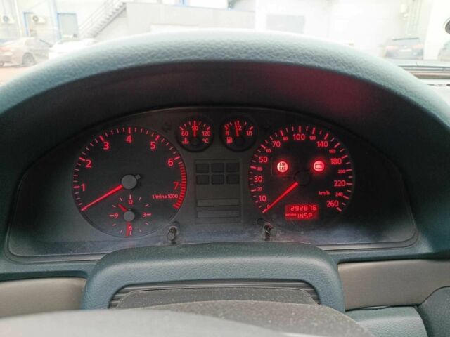 Зеленый Ауди А4, объемом двигателя 1.6 л и пробегом 292 тыс. км за 3000 $, фото 7 на Automoto.ua