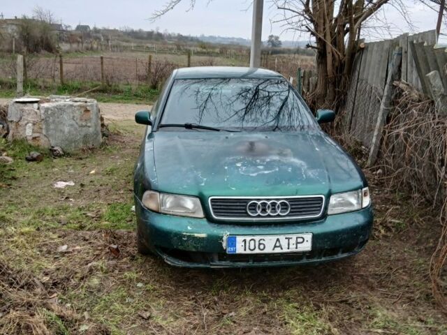 Зеленый Ауди А4, объемом двигателя 0 л и пробегом 300 тыс. км за 1000 $, фото 5 на Automoto.ua