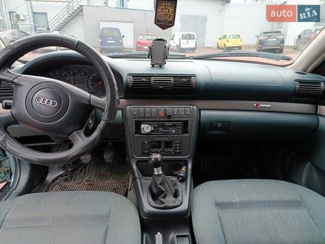 Зеленый Ауди А4, объемом двигателя 1.6 л и пробегом 292 тыс. км за 3000 $, фото 4 на Automoto.ua