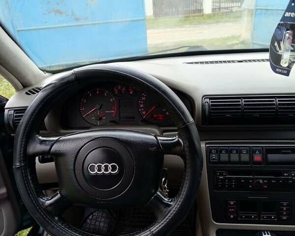 Зеленый Ауди А4, объемом двигателя 1.6 л и пробегом 400 тыс. км за 3000 $, фото 7 на Automoto.ua