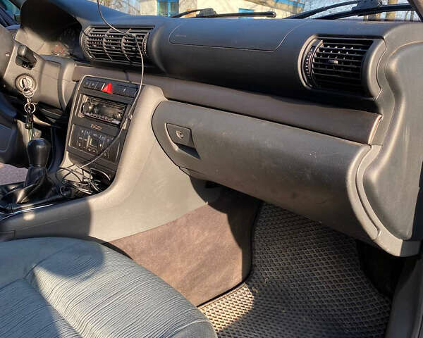 Зеленый Ауди А4, объемом двигателя 1.6 л и пробегом 356 тыс. км за 3400 $, фото 15 на Automoto.ua