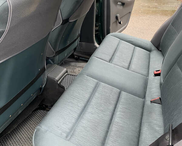 Зеленый Ауди А4, объемом двигателя 1.6 л и пробегом 355 тыс. км за 3500 $, фото 11 на Automoto.ua