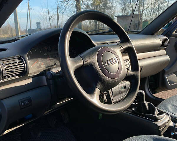 Зеленый Ауди А4, объемом двигателя 1.6 л и пробегом 356 тыс. км за 3400 $, фото 16 на Automoto.ua