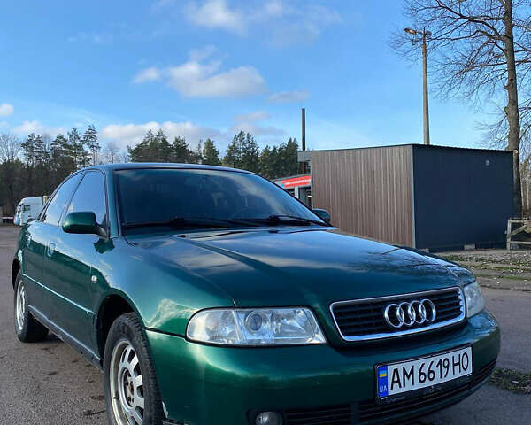 Зеленый Ауди А4, объемом двигателя 1.6 л и пробегом 356 тыс. км за 3400 $, фото 1 на Automoto.ua