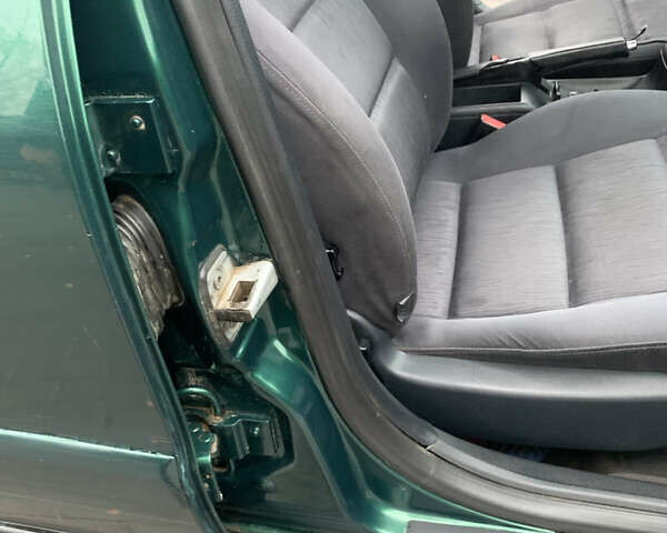 Зелений Ауді А4, об'ємом двигуна 1.9 л та пробігом 283 тис. км за 3900 $, фото 17 на Automoto.ua