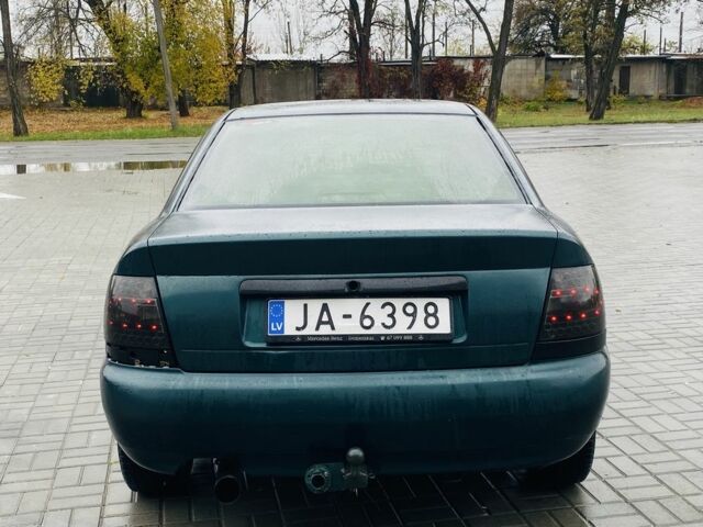 Ауді А4 2001 у Синельниковом на Automoto.ua Зелений Ауді А4, об'ємом двигуна 0 л та пробігом 2 тис. км за 1350 $, фото 9 на Automoto.ua