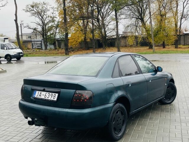 Ауді А4 2001 у Синельниковом на Automoto.ua Зелений Ауді А4, об'ємом двигуна 0 л та пробігом 2 тис. км за 1350 $, фото 5 на Automoto.ua