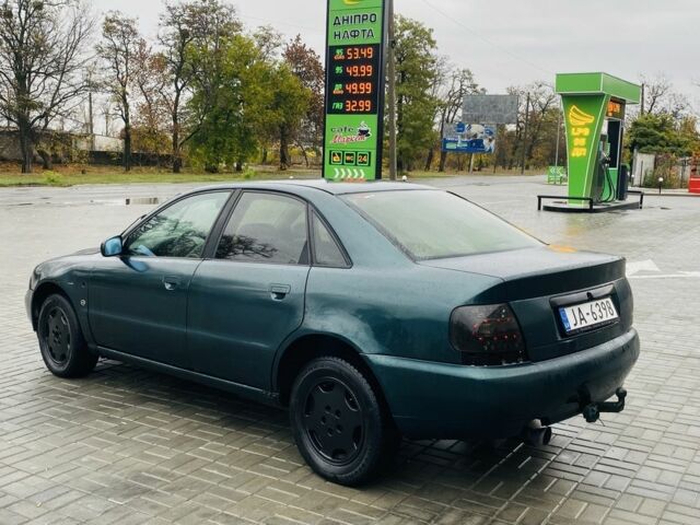 Ауді А4 2001 у Синельниковом на Automoto.ua Зелений Ауді А4, об'ємом двигуна 0 л та пробігом 2 тис. км за 1350 $, фото 6 на Automoto.ua