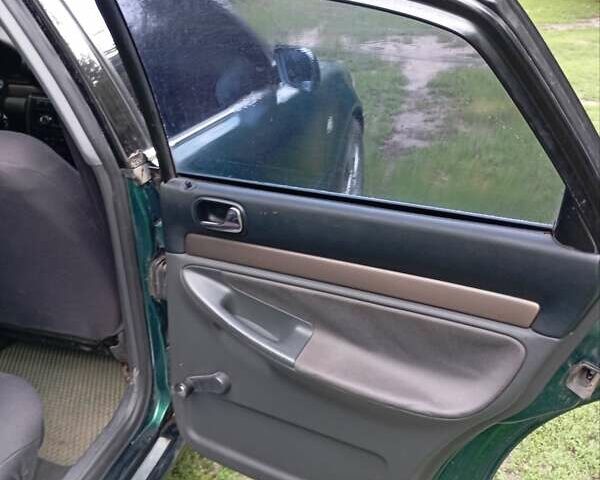 Зелений Ауді А4, об'ємом двигуна 1.6 л та пробігом 364 тис. км за 3500 $, фото 11 на Automoto.ua