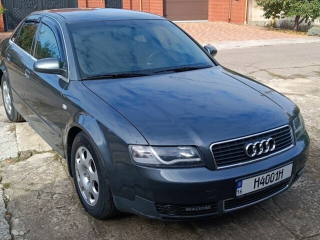 Зеленый Ауди А4, объемом двигателя 2 л и пробегом 170 тыс. км за 5000 $, фото 2 на Automoto.ua