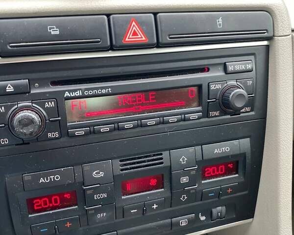 Зелений Ауді А4, об'ємом двигуна 2.01 л та пробігом 233 тис. км за 4750 $, фото 12 на Automoto.ua