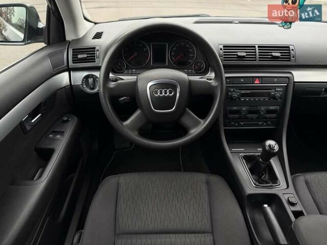 Зелений Ауді А4, об'ємом двигуна 1.6 л та пробігом 180 тис. км за 7500 $, фото 13 на Automoto.ua