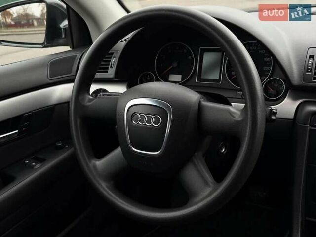 Зелений Ауді А4, об'ємом двигуна 1.6 л та пробігом 180 тис. км за 7500 $, фото 15 на Automoto.ua