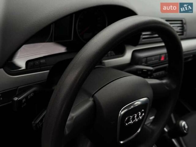 Зелений Ауді А4, об'ємом двигуна 1.6 л та пробігом 180 тис. км за 7500 $, фото 9 на Automoto.ua