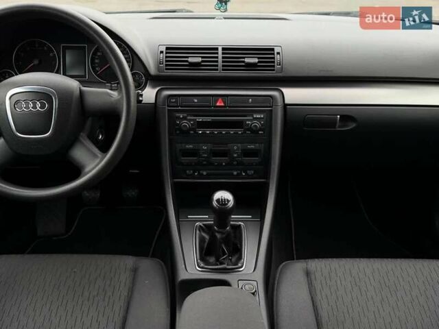 Зелений Ауді А4, об'ємом двигуна 1.6 л та пробігом 180 тис. км за 7500 $, фото 14 на Automoto.ua