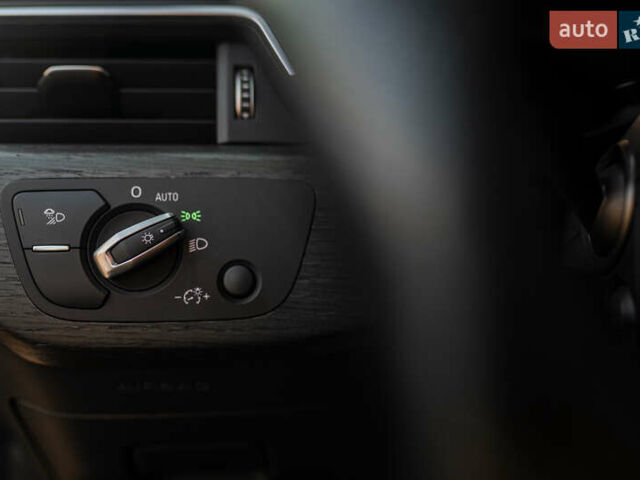 Зелений Ауді А4, об'ємом двигуна 1.98 л та пробігом 47 тис. км за 30000 $, фото 36 на Automoto.ua