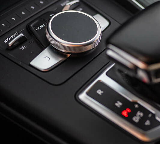 Зелений Ауді А4, об'ємом двигуна 1.98 л та пробігом 47 тис. км за 30000 $, фото 32 на Automoto.ua